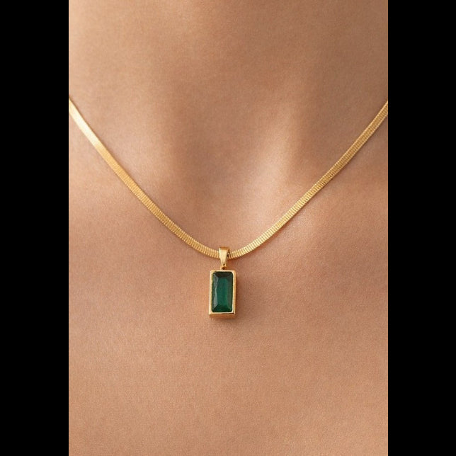 Green Emarald Pendant Necklace1